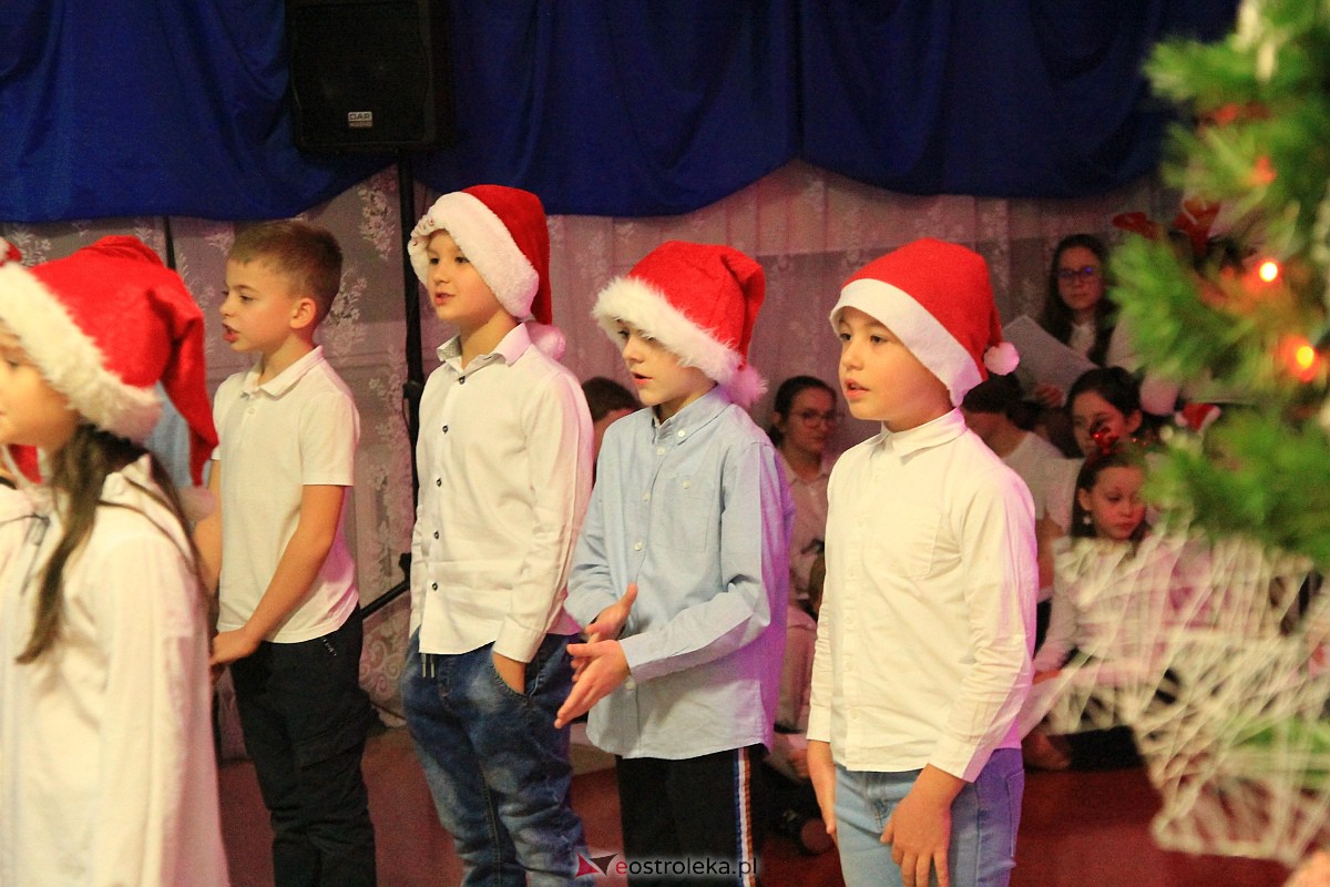 Bożonarodzeniowy kiermasz i koncert pastorałek w “piątce” [15.12.2022] - zdjęcie #9 - eOstroleka.pl