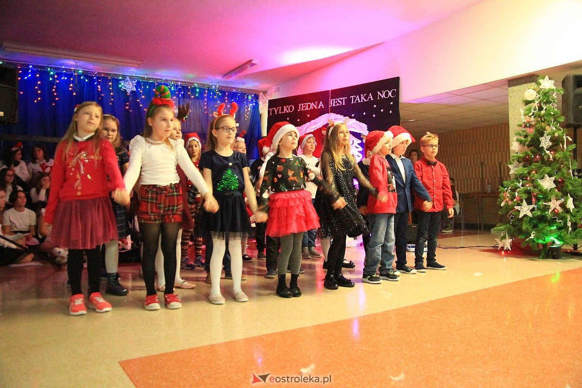 Bożonarodzeniowy kiermasz i koncert pastorałek w “piątce” [15.12.2022] - zdjęcie #8 - eOstroleka.pl