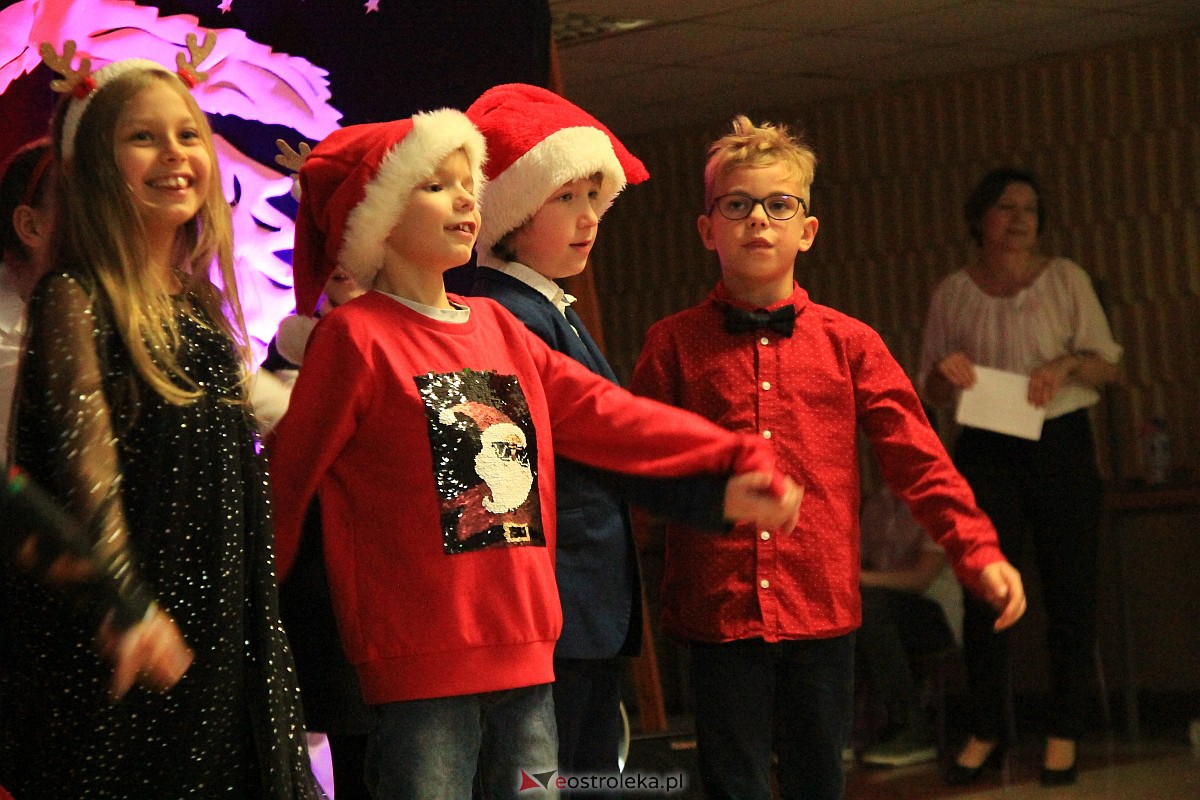 Bożonarodzeniowy kiermasz i koncert pastorałek w “piątce” [15.12.2022] - zdjęcie #7 - eOstroleka.pl