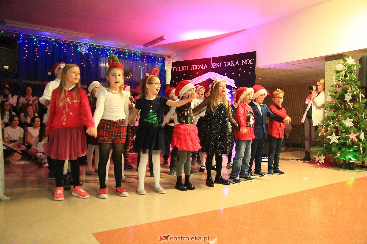 Bożonarodzeniowy kiermasz i koncert pastorałek w “piątce” [15.12.2022] - zdjęcie #3 - eOstroleka.pl