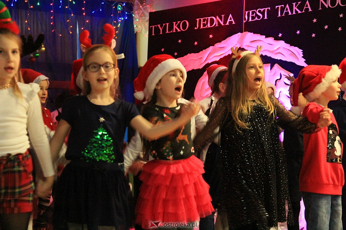Bożonarodzeniowy kiermasz i koncert pastorałek w “piątce” [15.12.2022] - zdjęcie #1 - eOstroleka.pl
