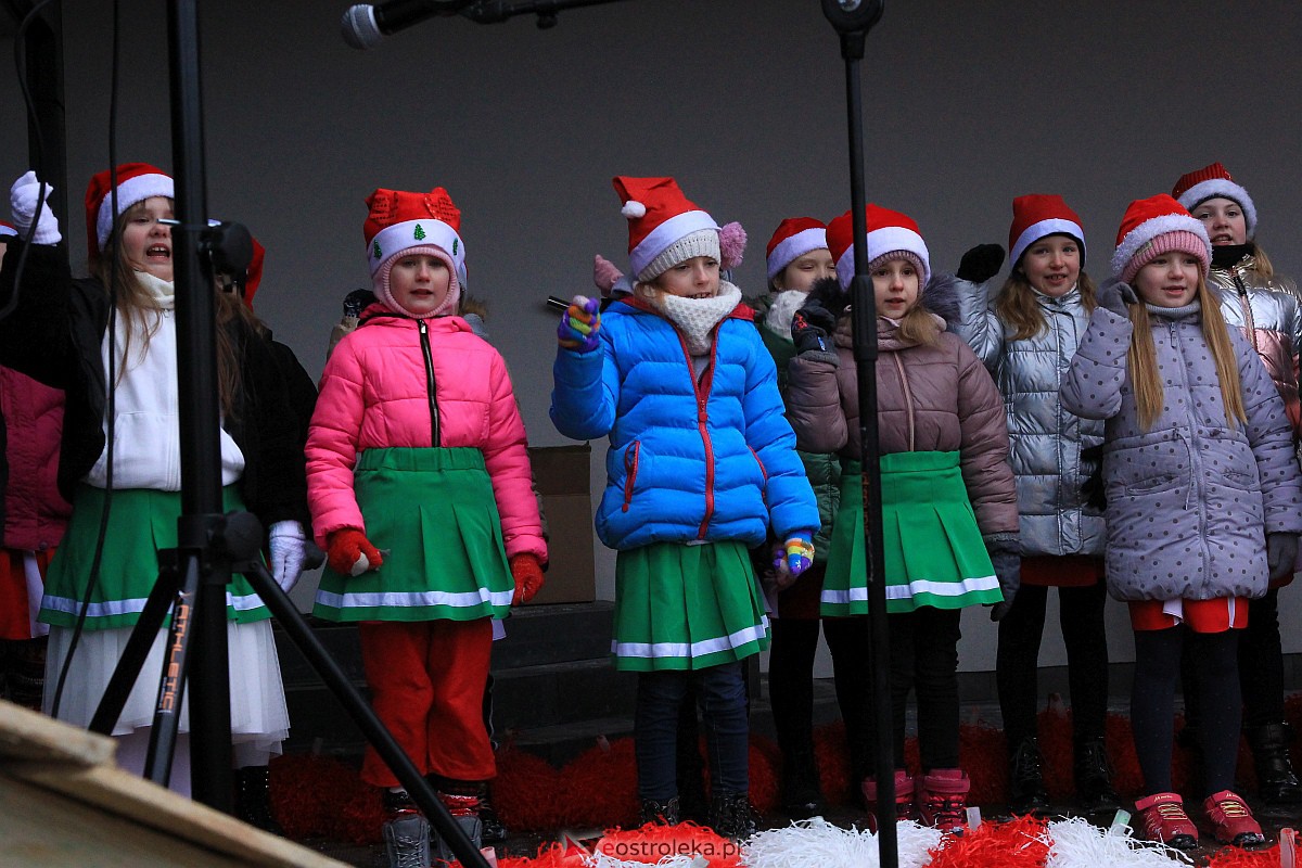 Jarmark bożonarodzeniowy w Kadzidle [17.12.2022] - zdjęcie #99 - eOstroleka.pl