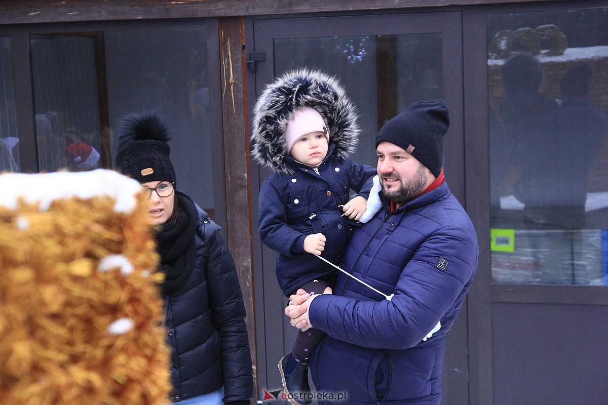 Jarmark bożonarodzeniowy w Kadzidle [17.12.2022] - zdjęcie #14 - eOstroleka.pl