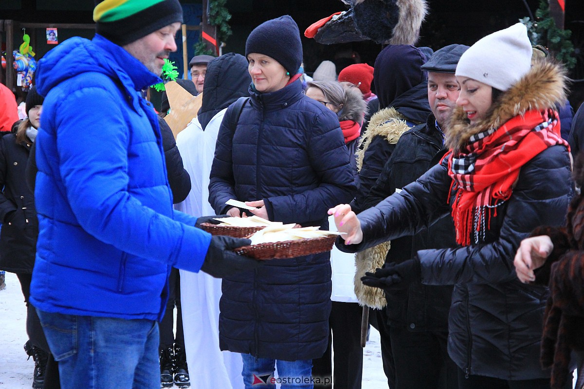 Jarmark bożonarodzeniowy w Kadzidle [17.12.2022] - zdjęcie #19 - eOstroleka.pl