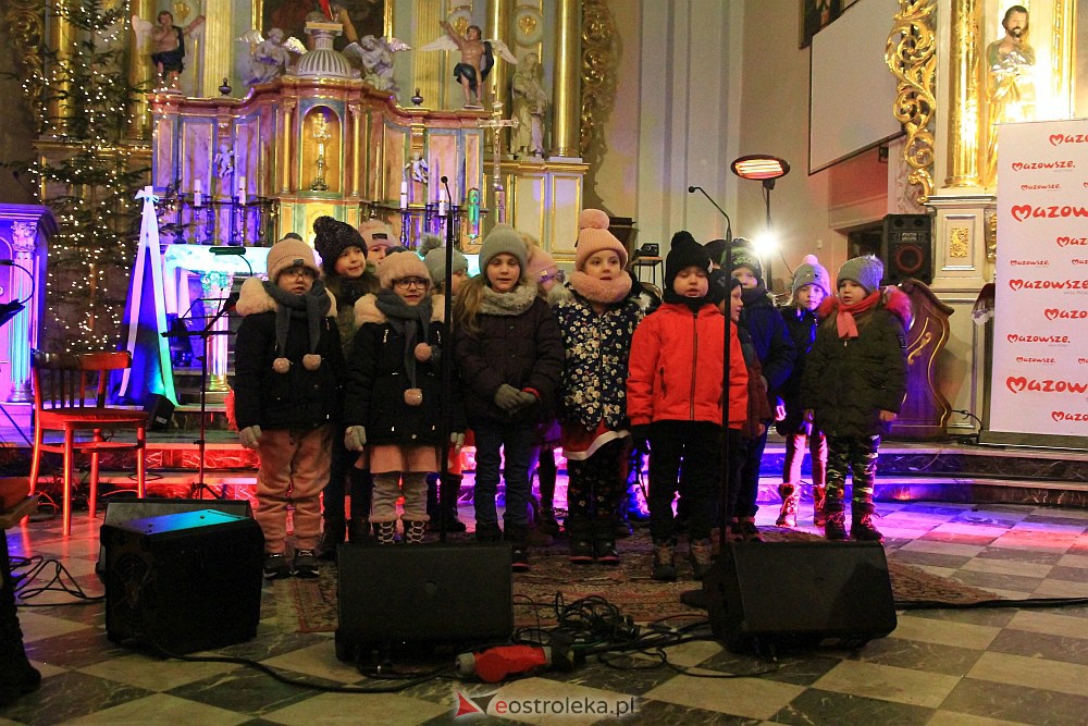 Świąteczny koncert w Czerwinie [17.12.2022] - zdjęcie #39 - eOstroleka.pl