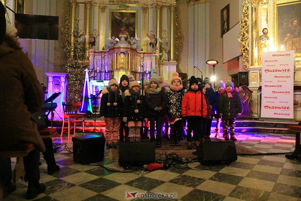 Świąteczny koncert w Czerwinie [17.12.2022] - zdjęcie #38 - eOstroleka.pl