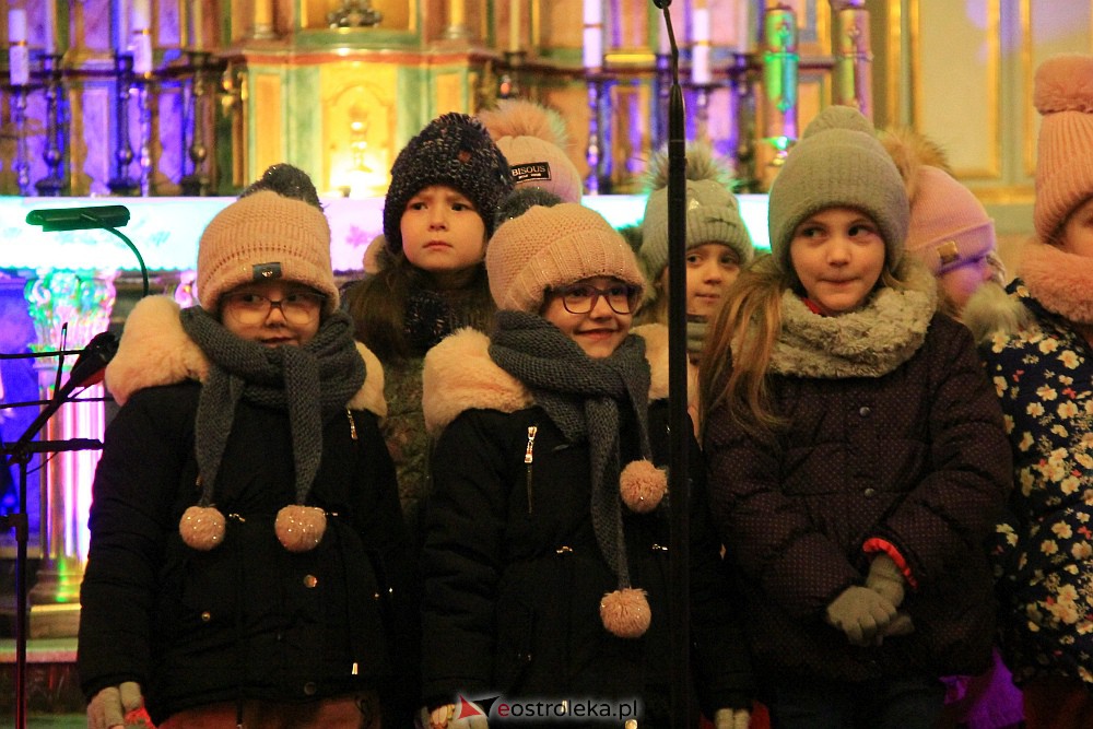 Świąteczny koncert w Czerwinie [17.12.2022] - zdjęcie #37 - eOstroleka.pl