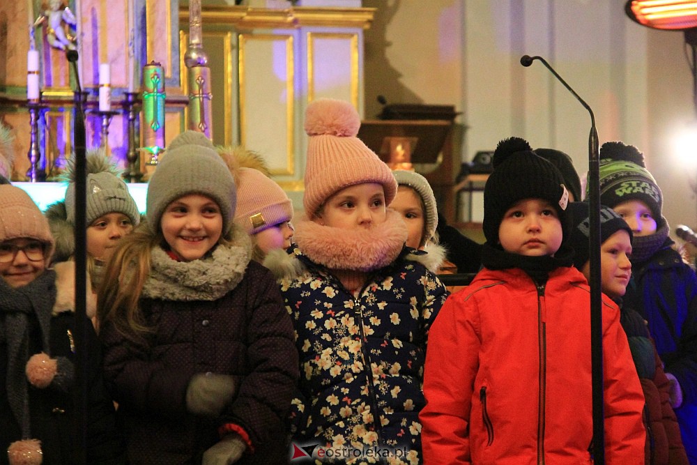 Świąteczny koncert w Czerwinie [17.12.2022] - zdjęcie #36 - eOstroleka.pl