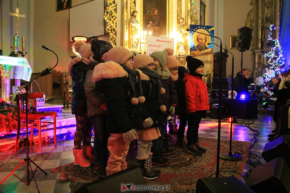 Świąteczny koncert w Czerwinie [17.12.2022] - zdjęcie #32 - eOstroleka.pl