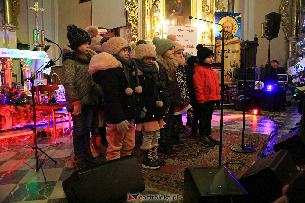 Świąteczny koncert w Czerwinie [17.12.2022] - zdjęcie #11 - eOstroleka.pl