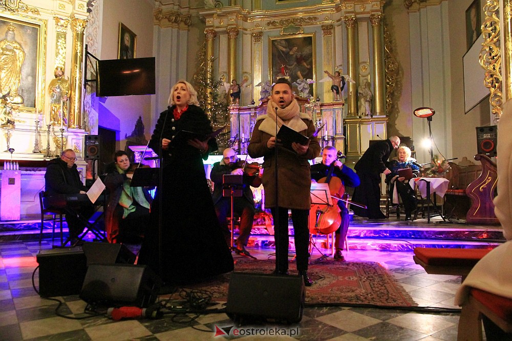 Świąteczny koncert w Czerwinie [17.12.2022] - zdjęcie #21 - eOstroleka.pl