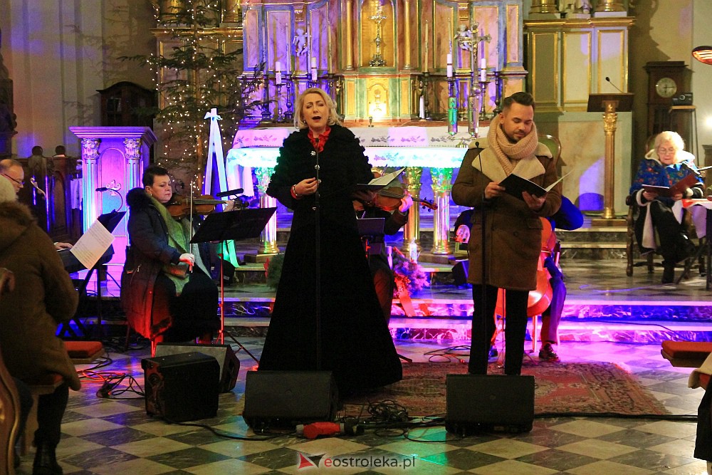 Świąteczny koncert w Czerwinie [17.12.2022] - zdjęcie #20 - eOstroleka.pl