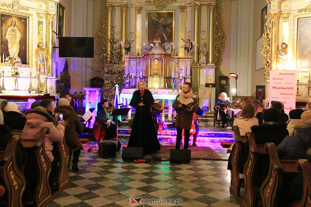 Świąteczny koncert w Czerwinie [17.12.2022] - zdjęcie #19 - eOstroleka.pl