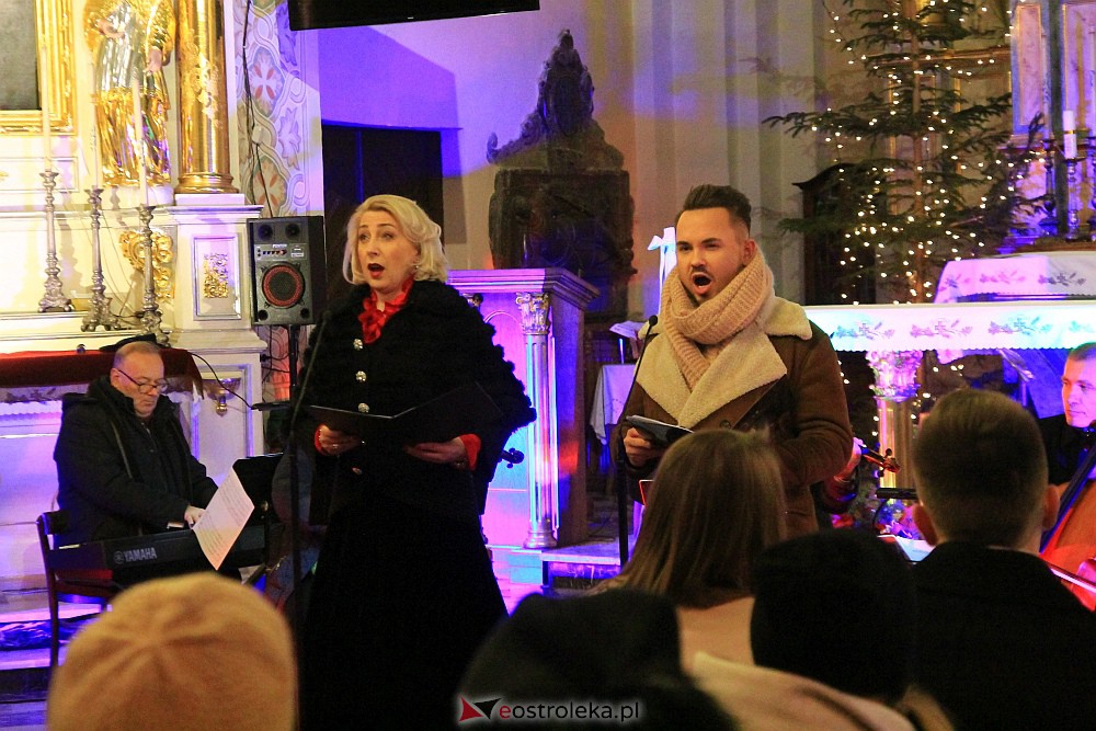 Świąteczny koncert w Czerwinie [17.12.2022] - zdjęcie #23 - eOstroleka.pl