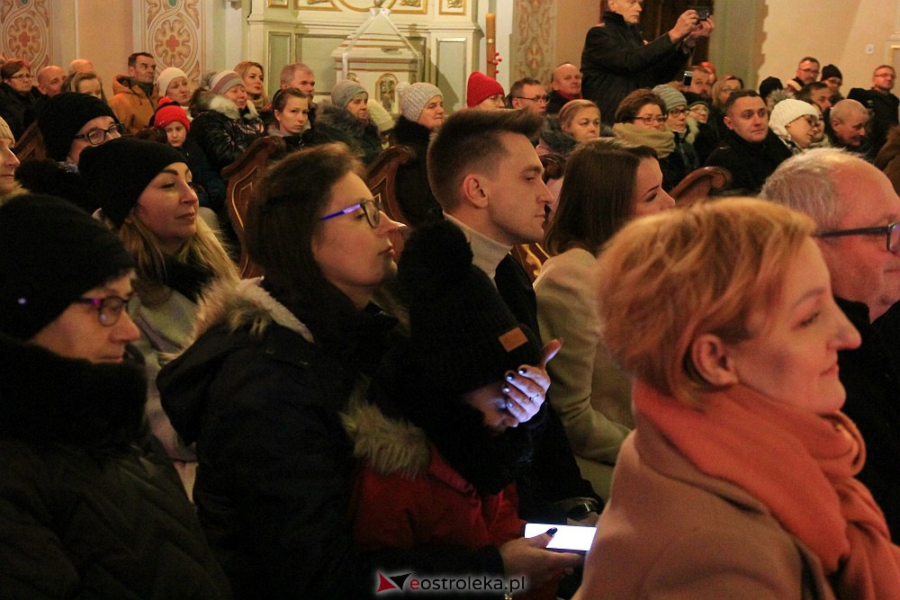 Świąteczny koncert w Czerwinie [17.12.2022] - zdjęcie #32 - eOstroleka.pl