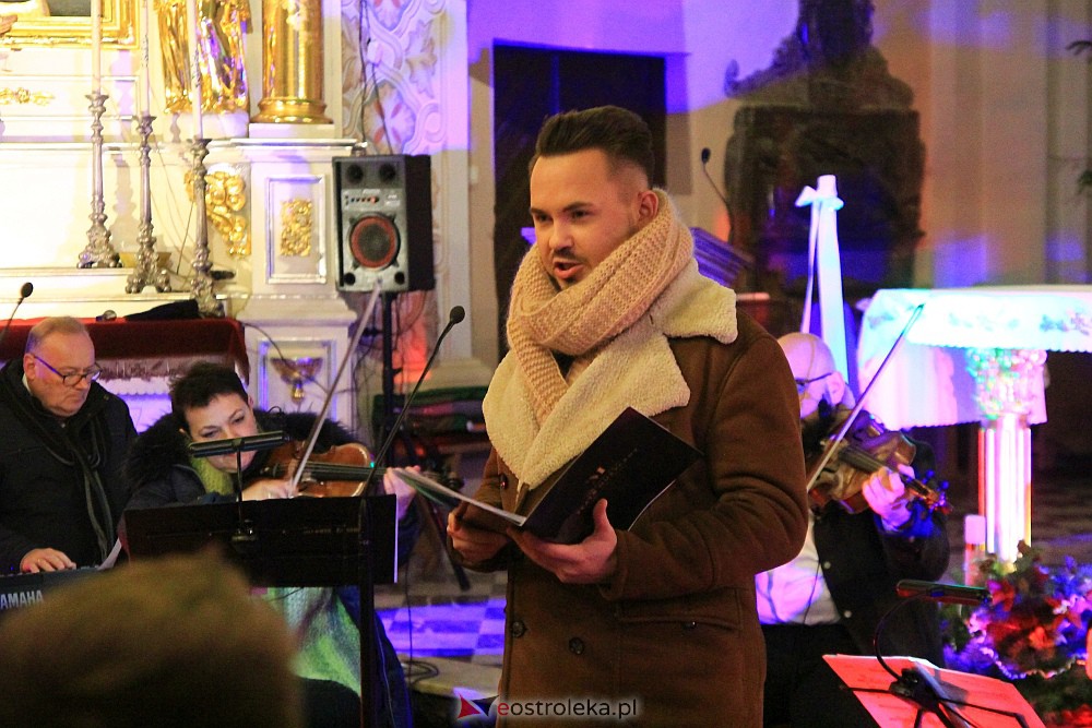 Świąteczny koncert w Czerwinie [17.12.2022] - zdjęcie #6 - eOstroleka.pl