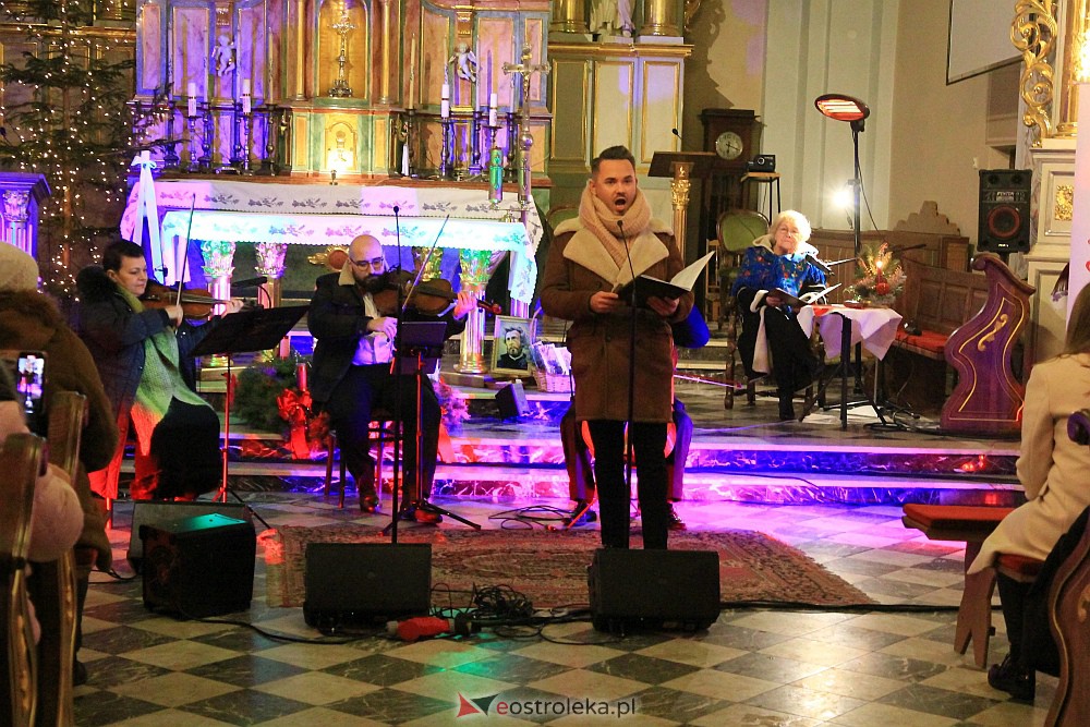Świąteczny koncert w Czerwinie [17.12.2022] - zdjęcie #5 - eOstroleka.pl