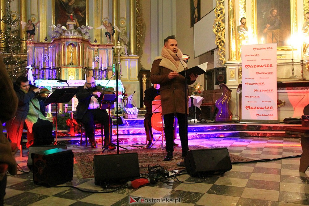 Świąteczny koncert w Czerwinie [17.12.2022] - zdjęcie #38 - eOstroleka.pl