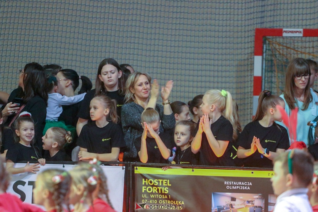 Świąteczna Gala Taneczna Bezwahania Dance Center Ostrołęka [17.12.2022] - zdjęcie #79 - eOstroleka.pl