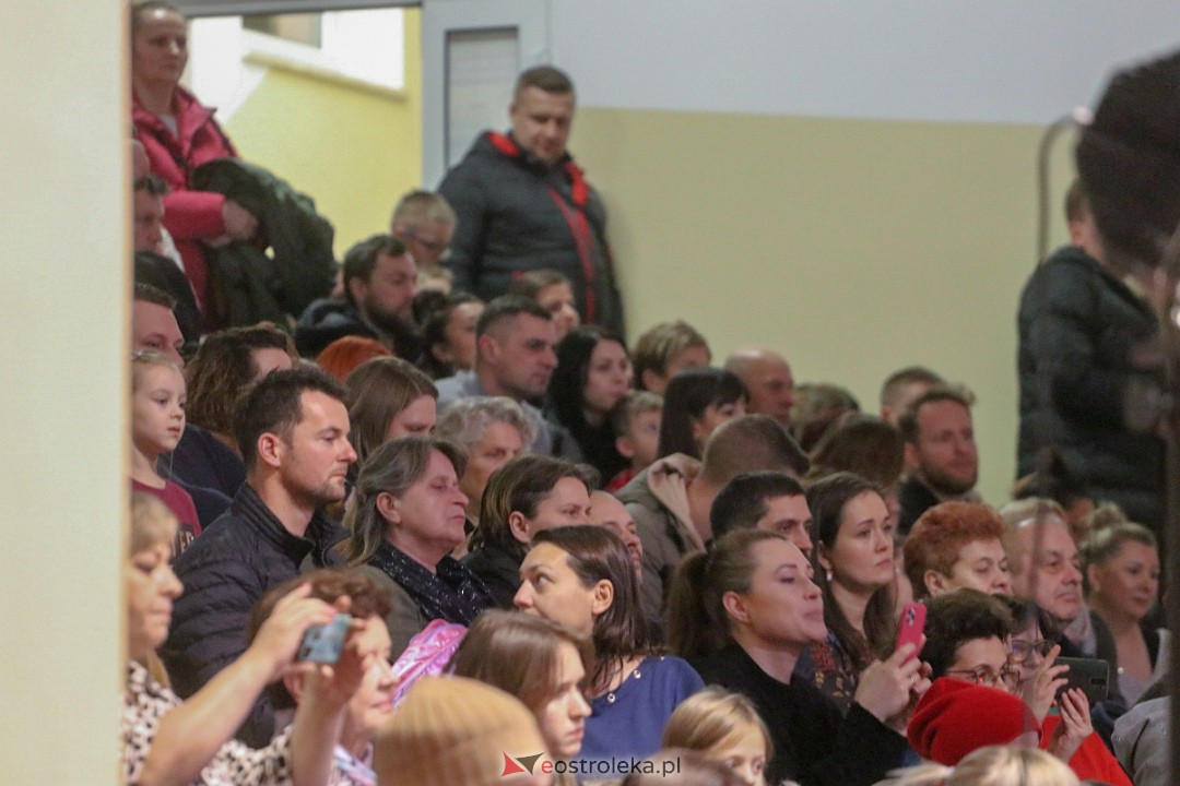 Świąteczna Gala Taneczna Bezwahania Dance Center Ostrołęka [17.12.2022] - zdjęcie #71 - eOstroleka.pl
