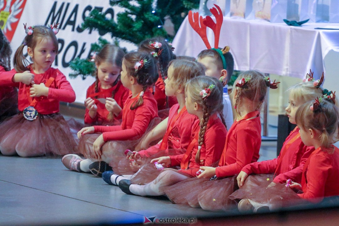 Świąteczna Gala Taneczna Bezwahania Dance Center Ostrołęka [17.12.2022] - zdjęcie #50 - eOstroleka.pl