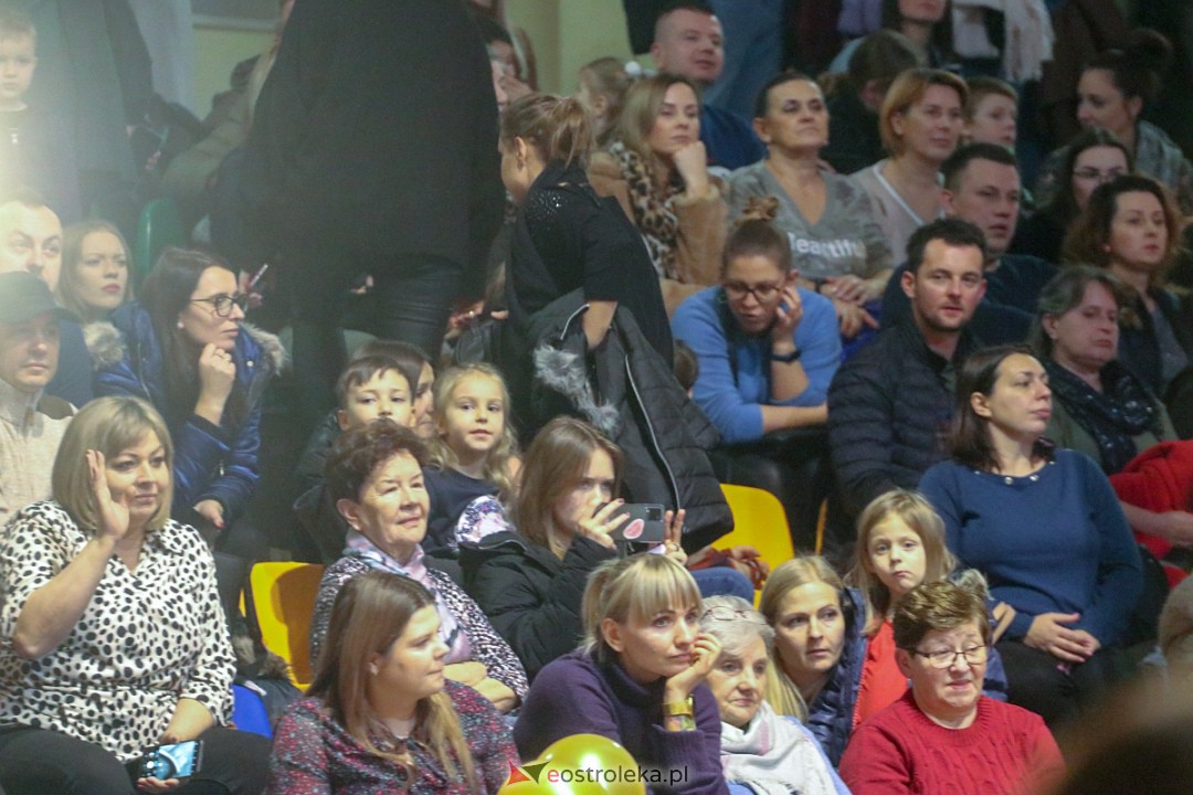 Świąteczna Gala Taneczna Bezwahania Dance Center Ostrołęka [17.12.2022] - zdjęcie #43 - eOstroleka.pl