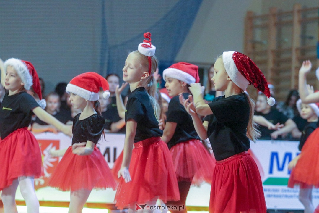 Świąteczna Gala Taneczna Bezwahania Dance Center Ostrołęka [17.12.2022] - zdjęcie #39 - eOstroleka.pl