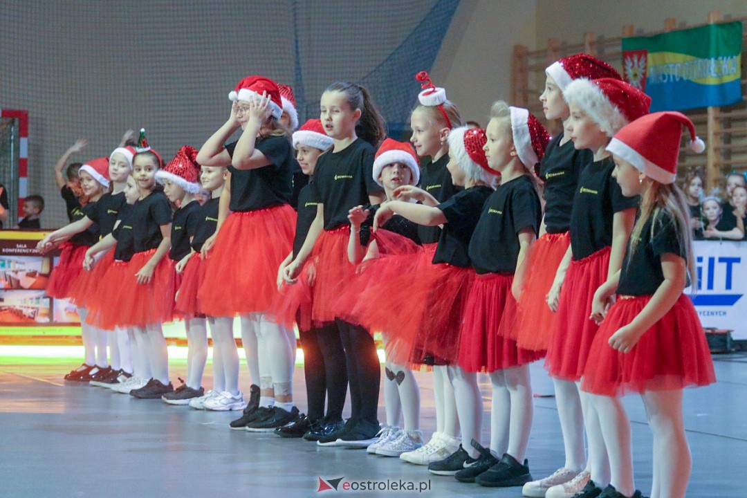 Świąteczna Gala Taneczna Bezwahania Dance Center Ostrołęka [17.12.2022] - zdjęcie #33 - eOstroleka.pl