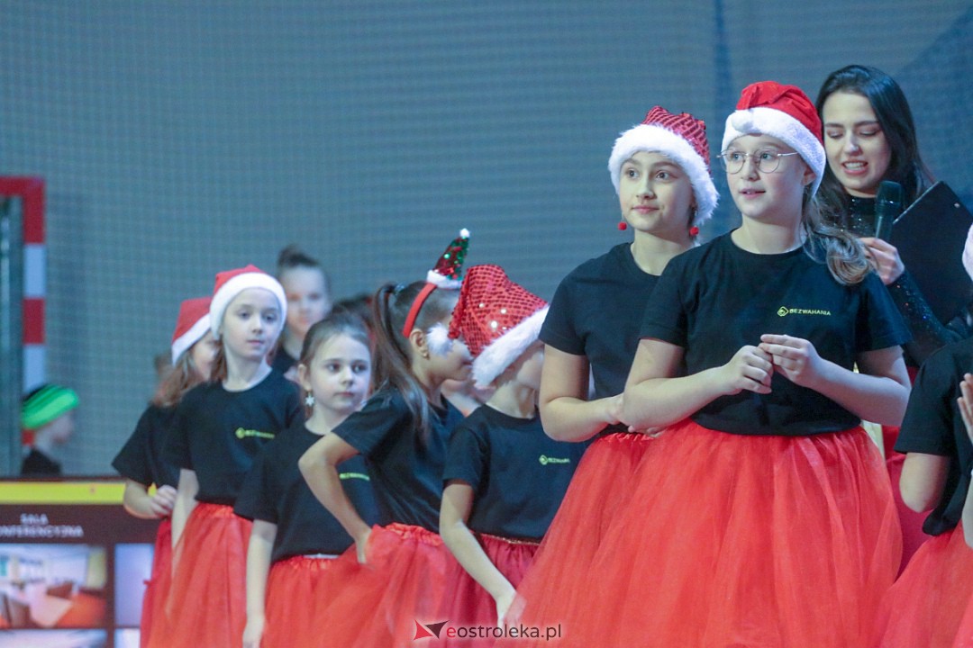 Świąteczna Gala Taneczna Bezwahania Dance Center Ostrołęka [17.12.2022] - zdjęcie #32 - eOstroleka.pl