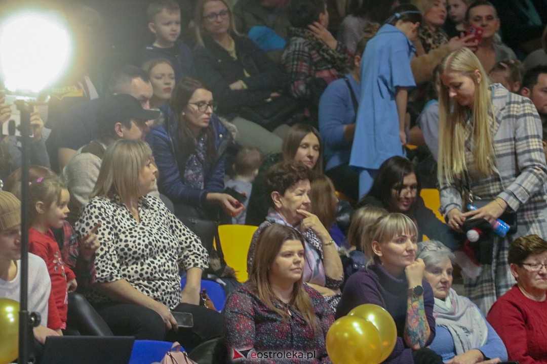 Świąteczna Gala Taneczna Bezwahania Dance Center Ostrołęka [17.12.2022] - zdjęcie #28 - eOstroleka.pl