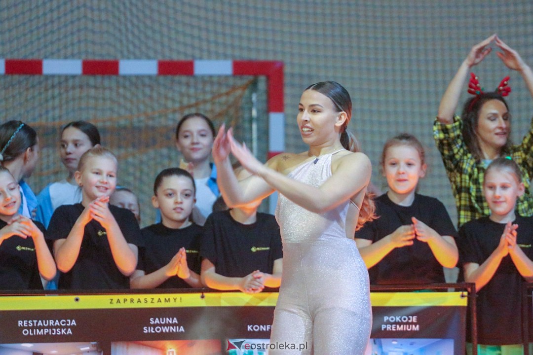 Świąteczna Gala Taneczna Bezwahania Dance Center Ostrołęka [17.12.2022] - zdjęcie #25 - eOstroleka.pl