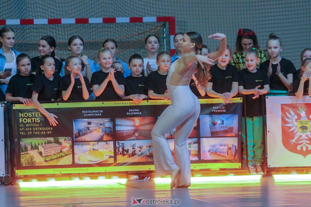 Świąteczna Gala Taneczna Bezwahania Dance Center Ostrołęka [17.12.2022] - zdjęcie #59 - eOstroleka.pl
