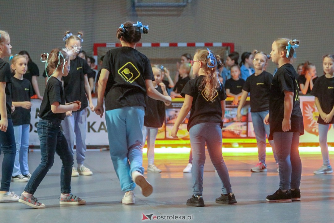 Świąteczna Gala Taneczna Bezwahania Dance Center Ostrołęka [17.12.2022] - zdjęcie #14 - eOstroleka.pl