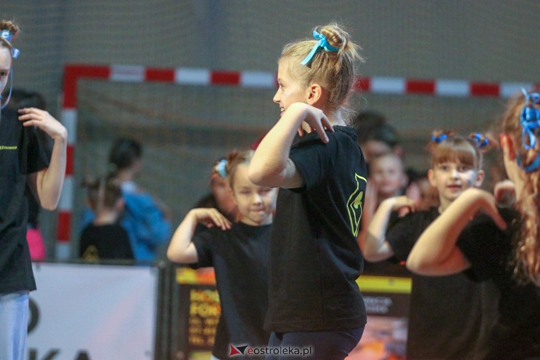 Świąteczna Gala Taneczna Bezwahania Dance Center Ostrołęka [17.12.2022] - zdjęcie #9 - eOstroleka.pl