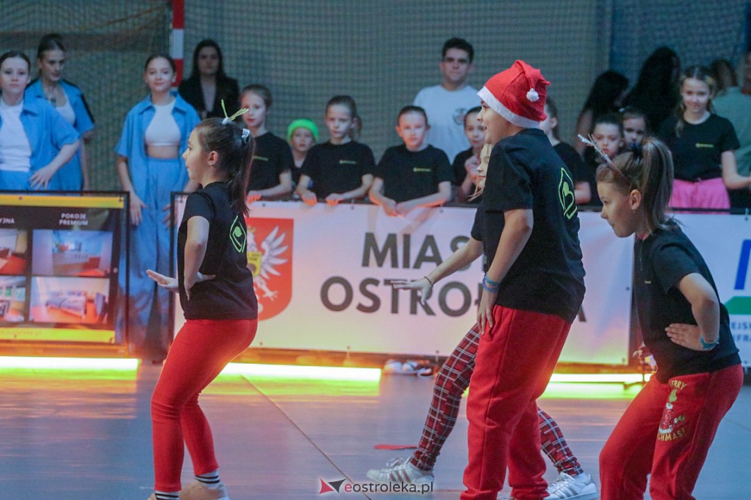 Świąteczna Gala Taneczna Bezwahania Dance Center Ostrołęka [17.12.2022] - zdjęcie #5 - eOstroleka.pl