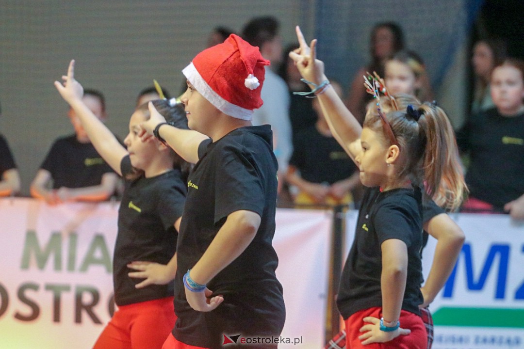 Świąteczna Gala Taneczna Bezwahania Dance Center Ostrołęka [17.12.2022] - zdjęcie #4 - eOstroleka.pl