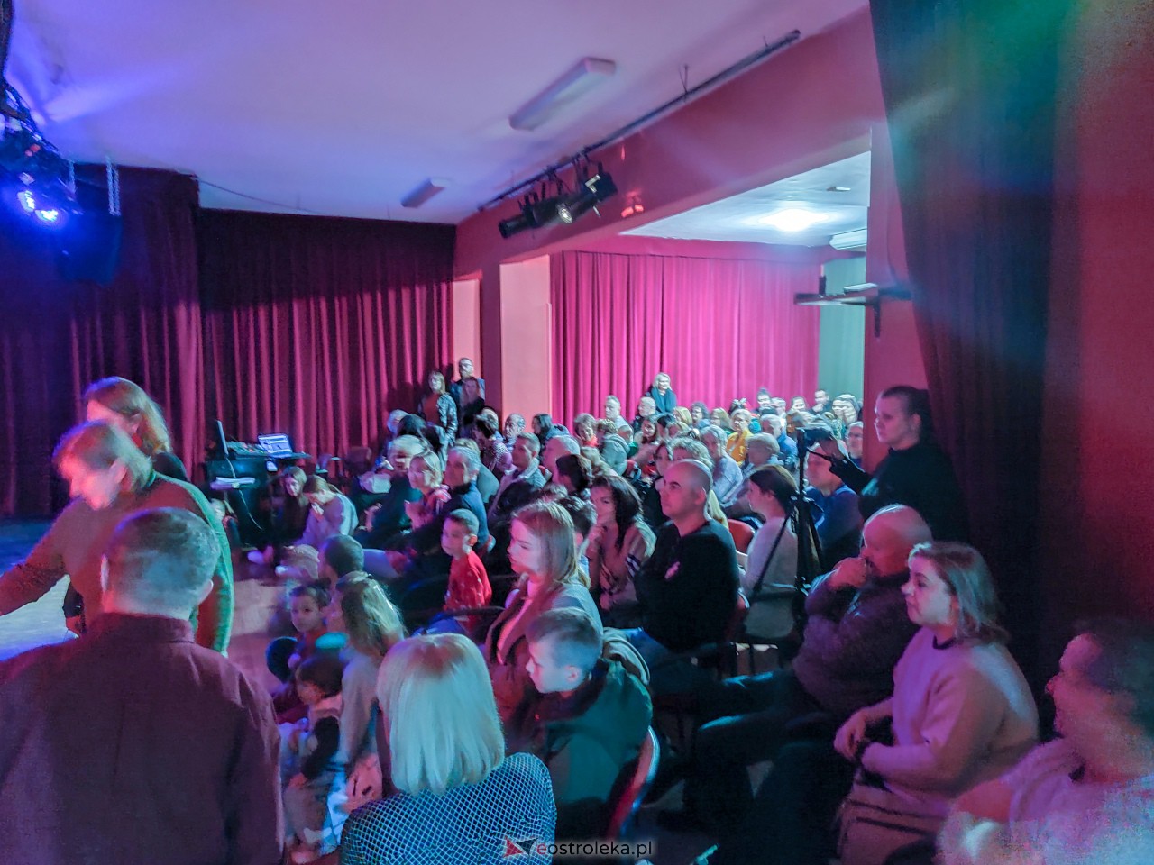 Świąteczny koncert w Klubie Oczko [18.12.2022] - zdjęcie #13 - eOstroleka.pl