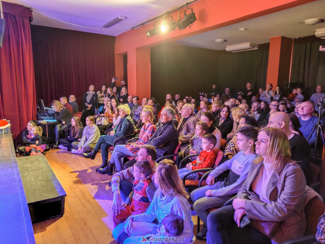 Świąteczny koncert w Klubie Oczko [18.12.2022] - zdjęcie #10 - eOstroleka.pl