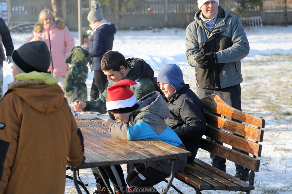 Wigilia Osiedla Łazek [18.12.2022] - zdjęcie #39 - eOstroleka.pl