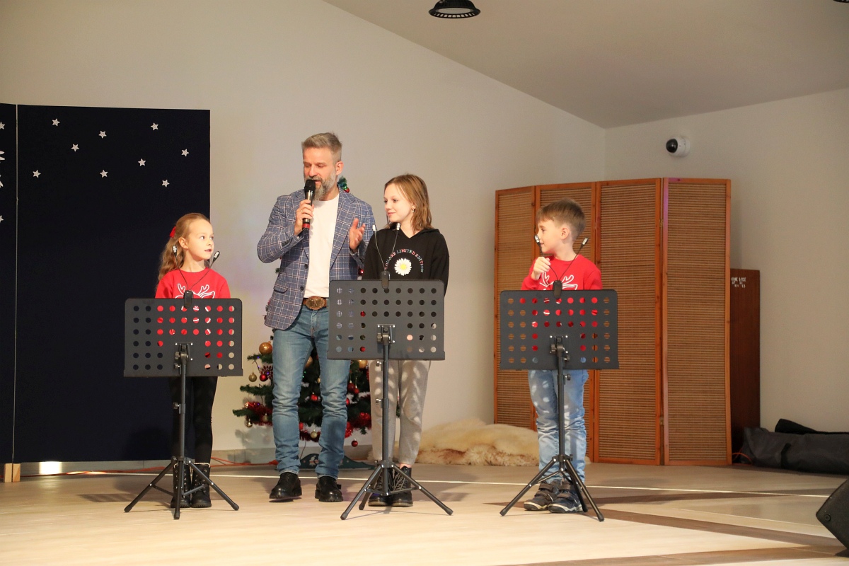 Jarmark Bożonarodzeniowy w Łysych [18.12.2022] - zdjęcie #59 - eOstroleka.pl