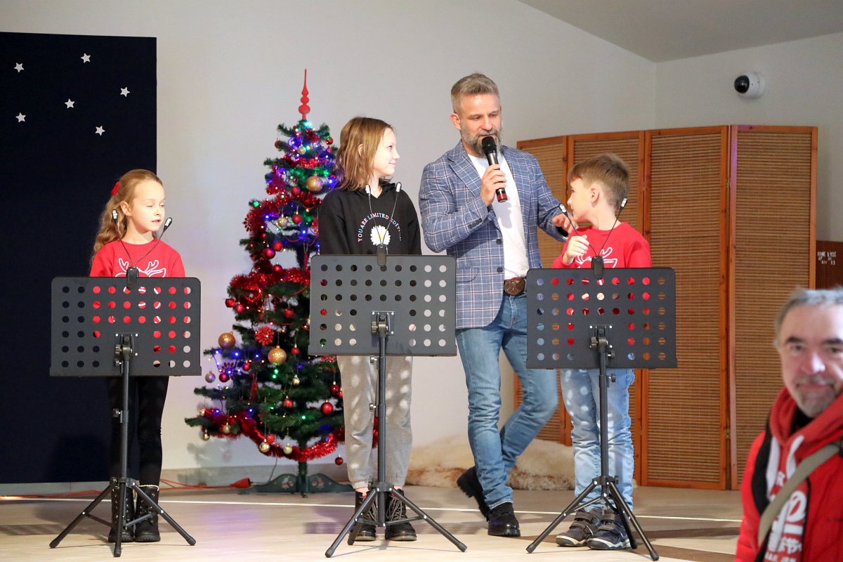 Jarmark Bożonarodzeniowy w Łysych [18.12.2022] - zdjęcie #58 - eOstroleka.pl