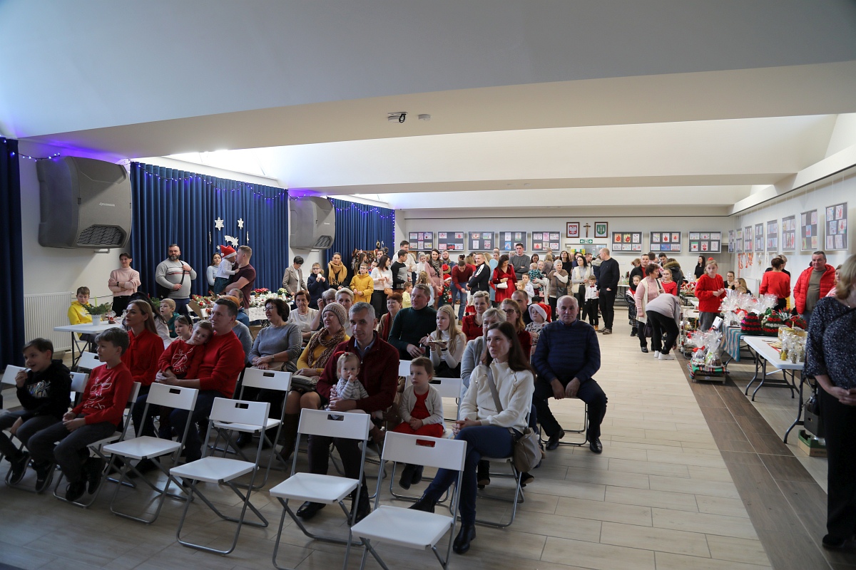 Jarmark Bożonarodzeniowy w Łysych [18.12.2022] - zdjęcie #53 - eOstroleka.pl