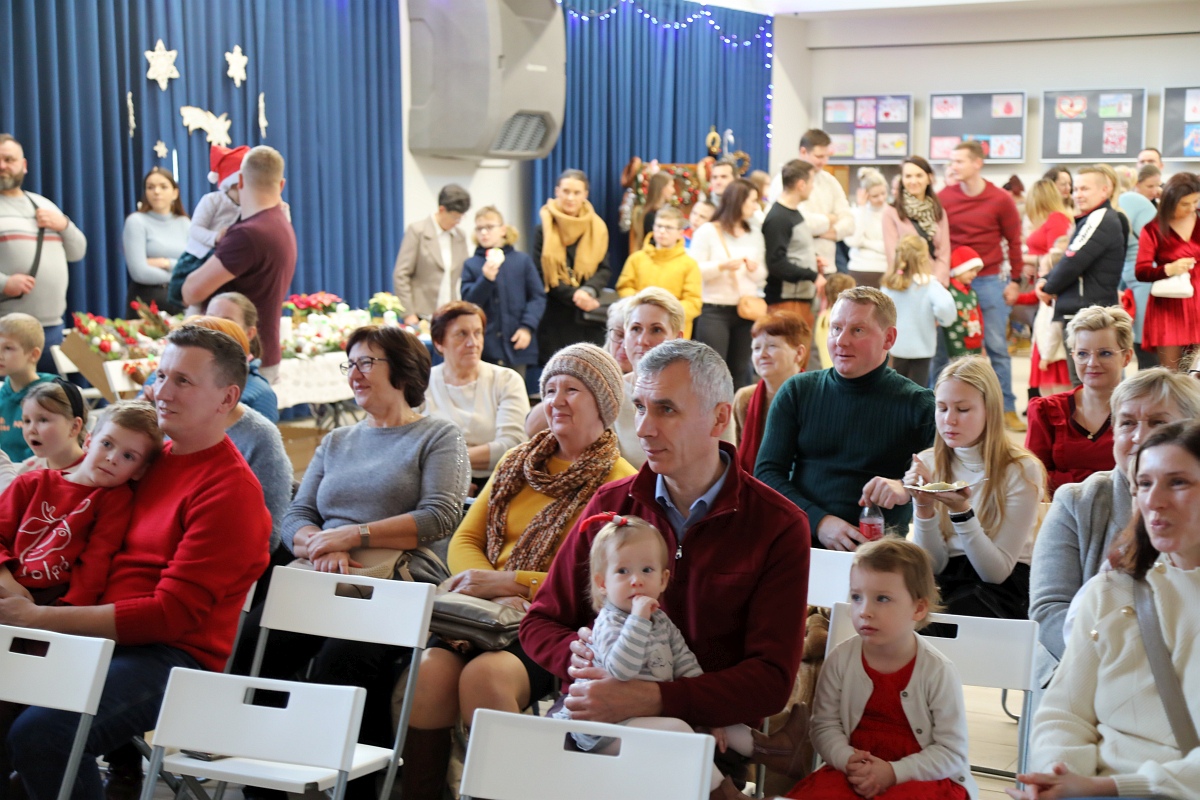 Jarmark Bożonarodzeniowy w Łysych [18.12.2022] - zdjęcie #52 - eOstroleka.pl