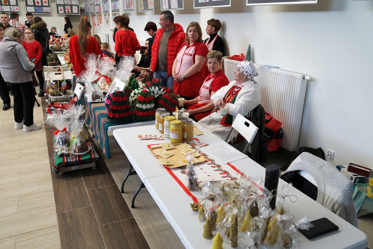 Jarmark Bożonarodzeniowy w Łysych [18.12.2022] - zdjęcie #49 - eOstroleka.pl
