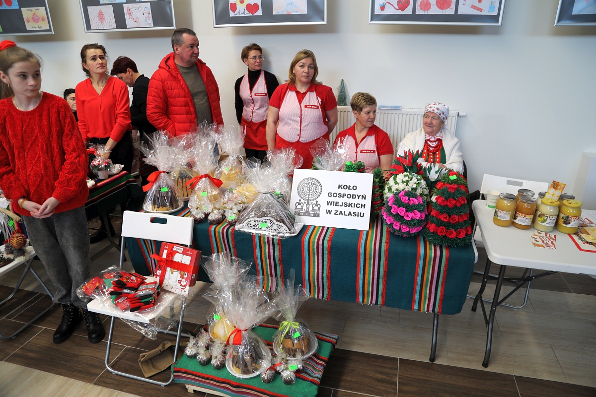 Jarmark Bożonarodzeniowy w Łysych [18.12.2022] - zdjęcie #47 - eOstroleka.pl