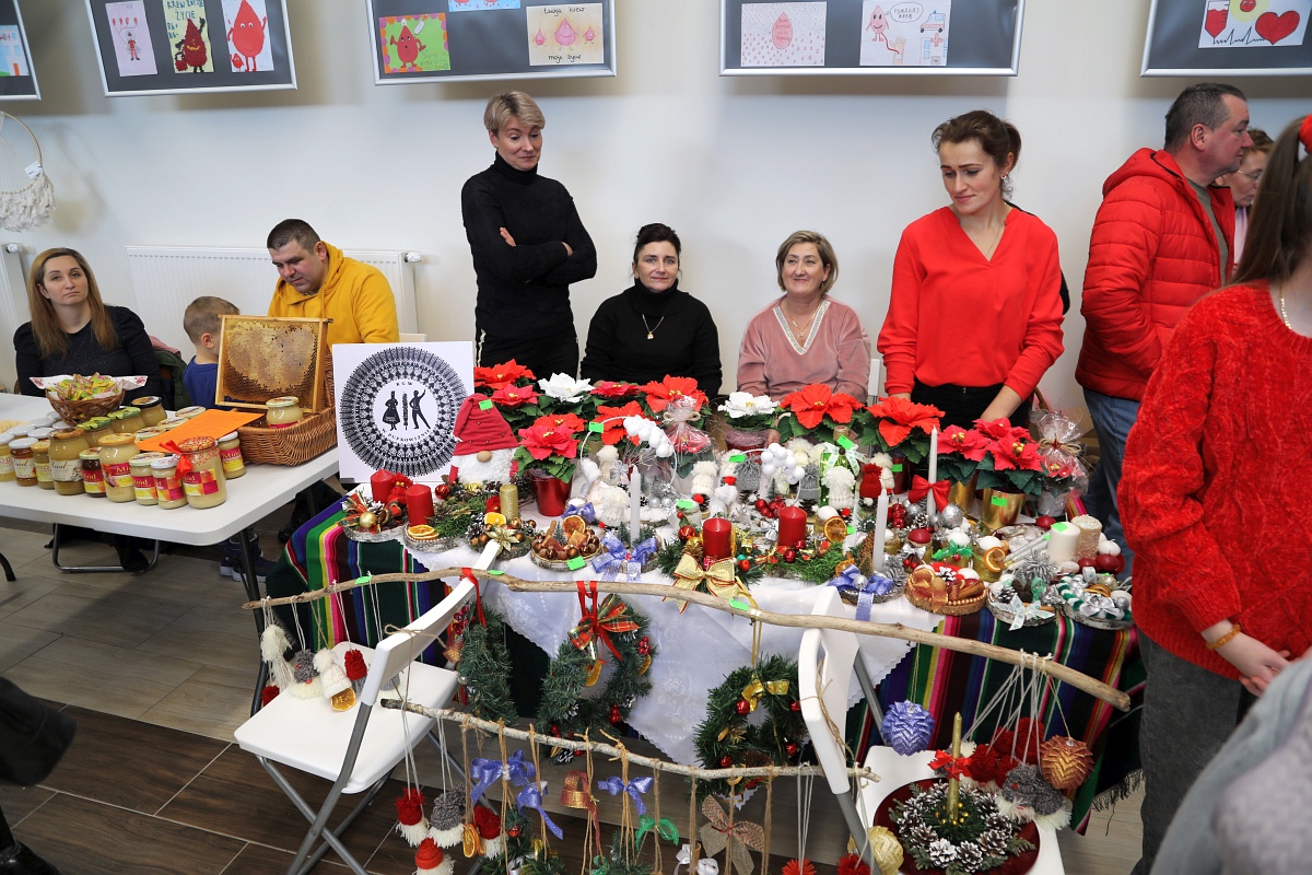 Jarmark Bożonarodzeniowy w Łysych [18.12.2022] - zdjęcie #46 - eOstroleka.pl