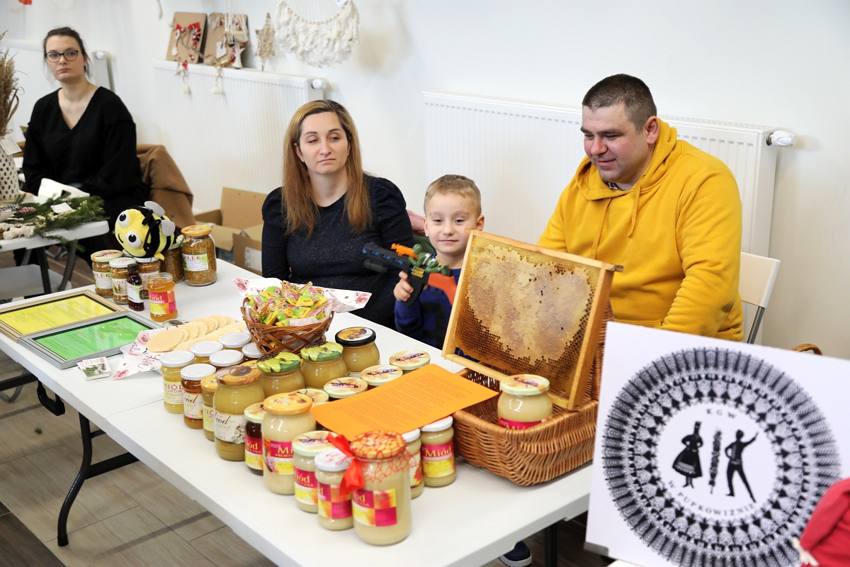 Jarmark Bożonarodzeniowy w Łysych [18.12.2022] - zdjęcie #43 - eOstroleka.pl