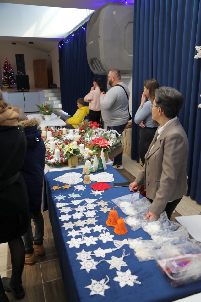 Jarmark Bożonarodzeniowy w Łysych [18.12.2022] - zdjęcie #41 - eOstroleka.pl