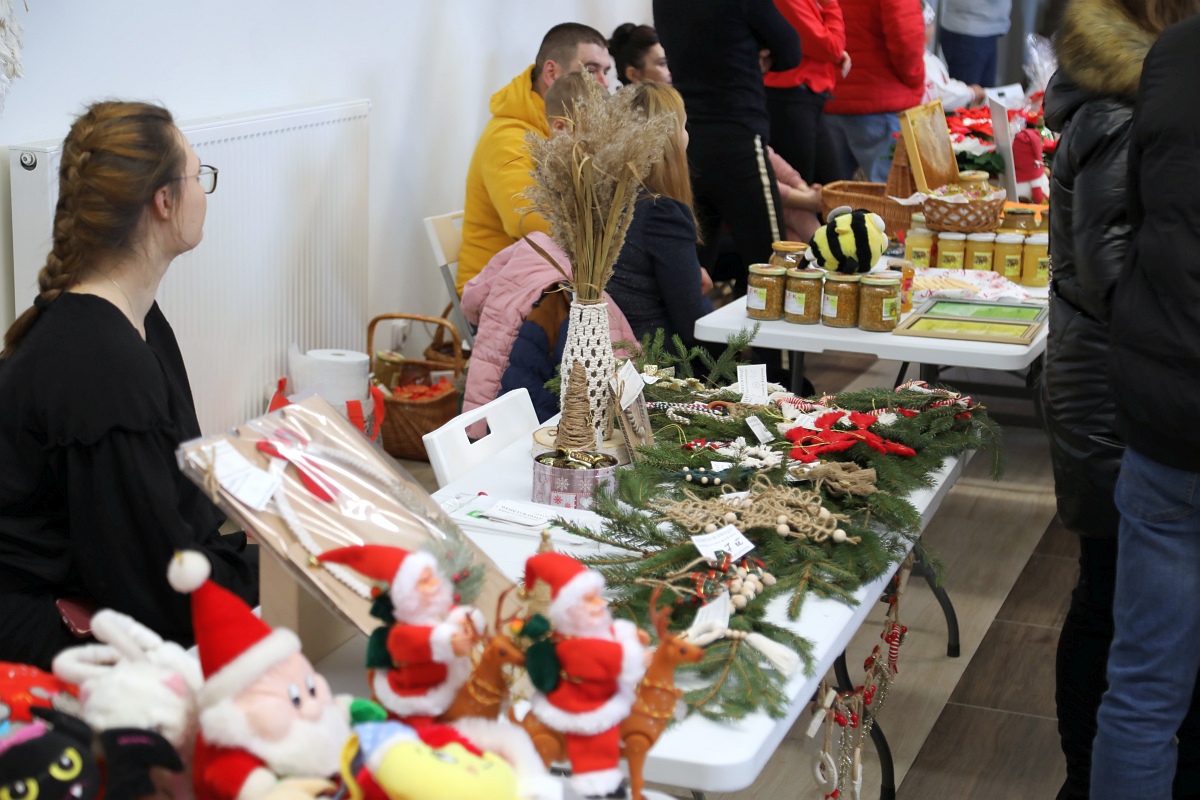 Jarmark Bożonarodzeniowy w Łysych [18.12.2022] - zdjęcie #32 - eOstroleka.pl