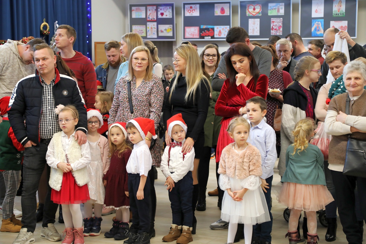 Jarmark Bożonarodzeniowy w Łysych [18.12.2022] - zdjęcie #24 - eOstroleka.pl